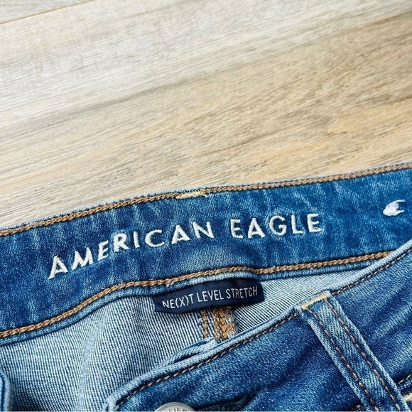 AMERICAN Eagle Destructed High Rise Jegging with Next Level Stretch Medium Wash - Picture 11 of 13
